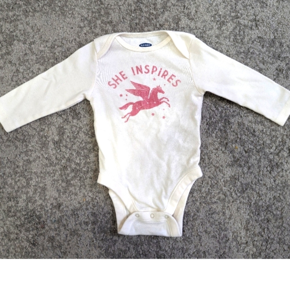 6/$22. 🦄 Old Navy long sleeve onesie. Pink unicorn. 6-12 months. EUC.